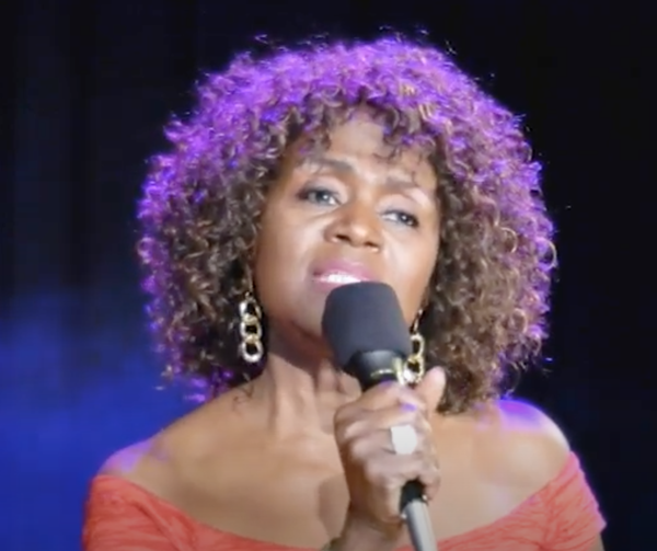 A tribute artist siniging Dionne Warwick songs | Altus Entertainment